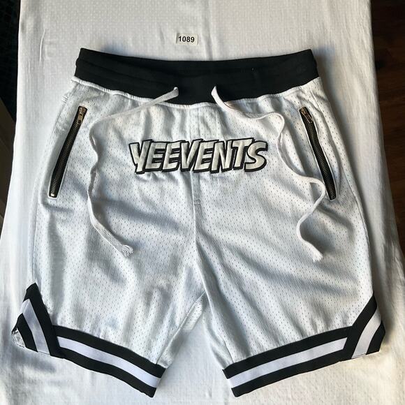 Iconic Men’s Sport Shorts size L, White, Yeevents Mesh Out Linning, Inside Liner - Picture 1 of 7